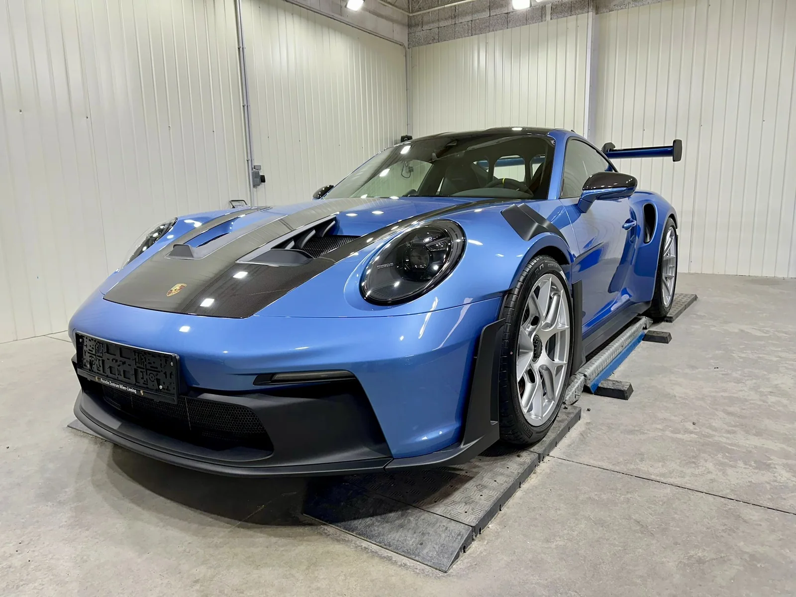 Sportwagen nach professioneller Lackschutzfolierung bei SummerDetailing